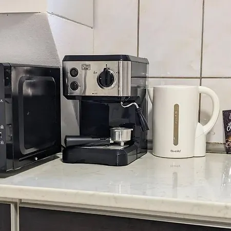 Cosy One Bedroom Flat With Free Parking & Wifi شقة
